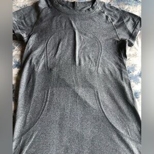 Lululemon Swiftly Tech tshirt - sz 6